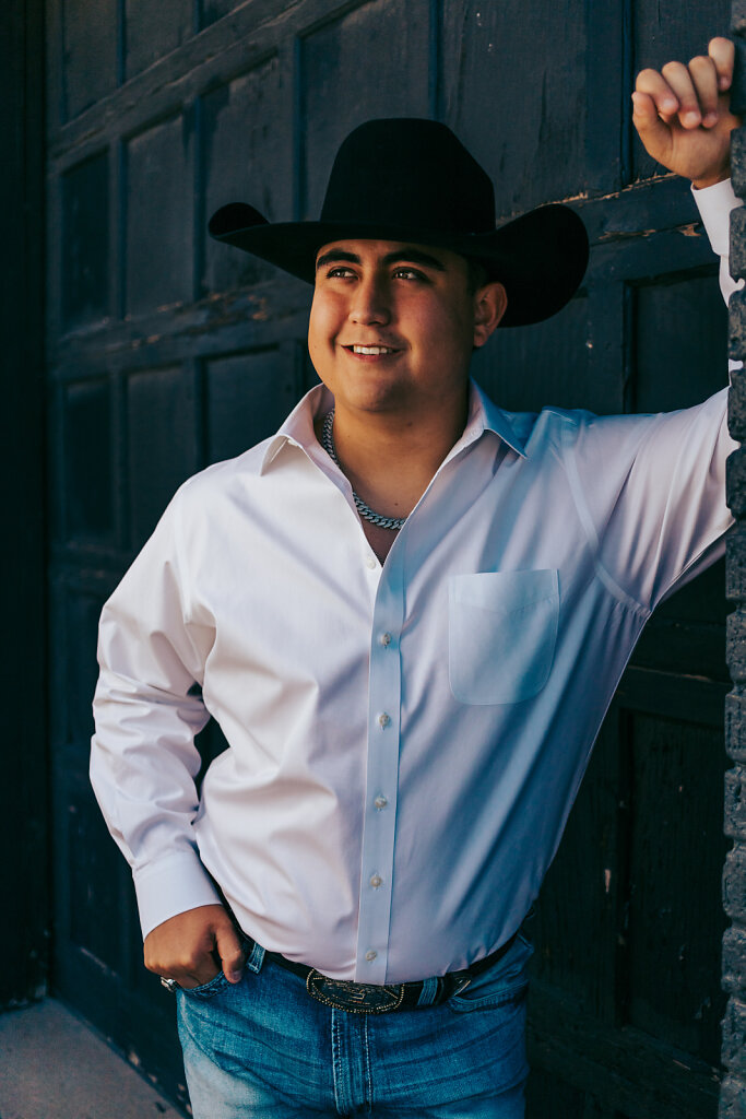 Nikolas-Senior-Pictures-010.jpg